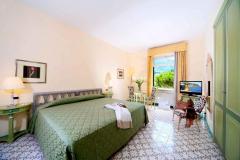 Отель с термальными бассейнами La Reginella Resort & Spa 4*