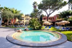 Отель с термальными бассейнами La Reginella Resort & Spa 4*
